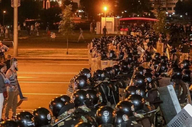 За три дня протестов в Беларуси задержали около 6000 человек, в больницы попали 250