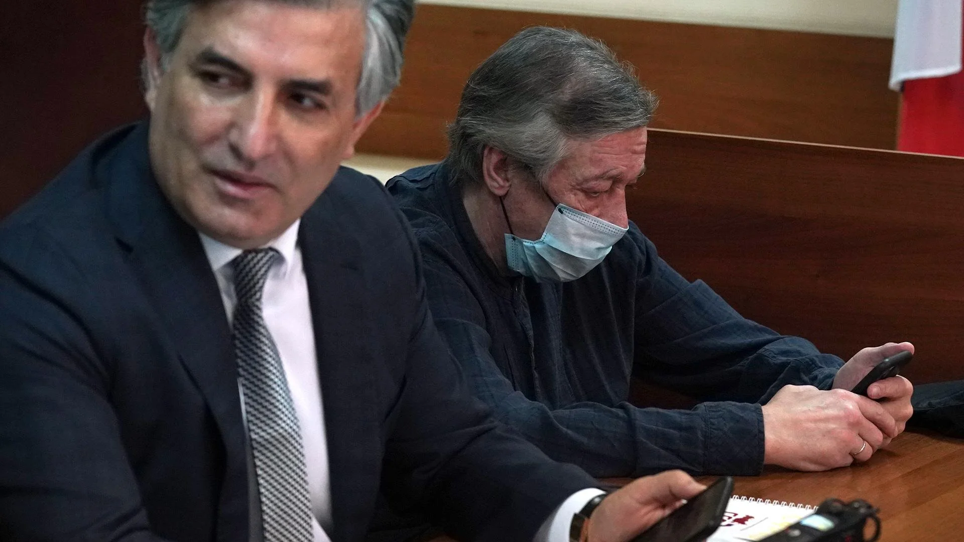 Защита актера Михаила Ефремова просит для него "любой" приговор без лишения свободы