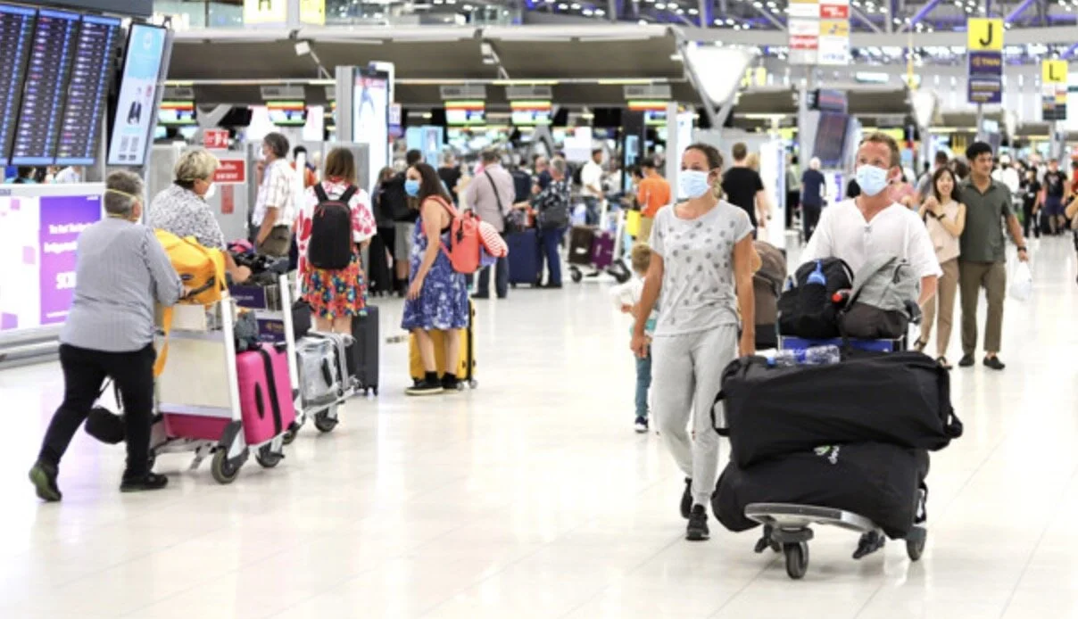 Более половины стран мира ослабили ограничения на поездки