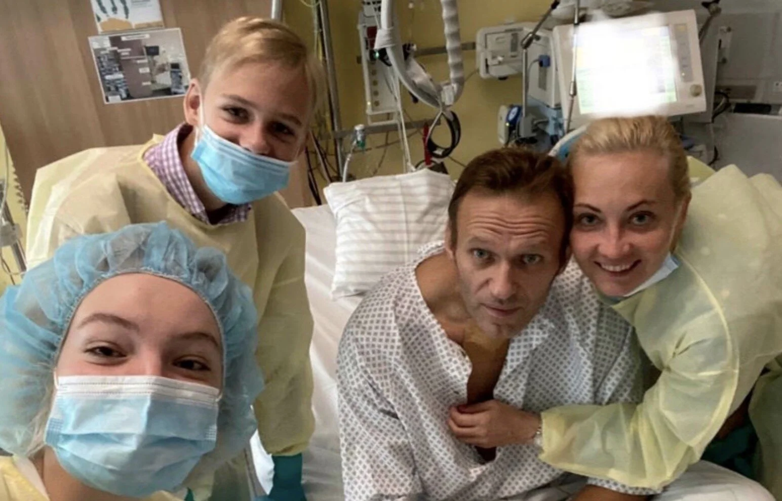 Алексей Навальный выложил первый после отравления пост в Instagram