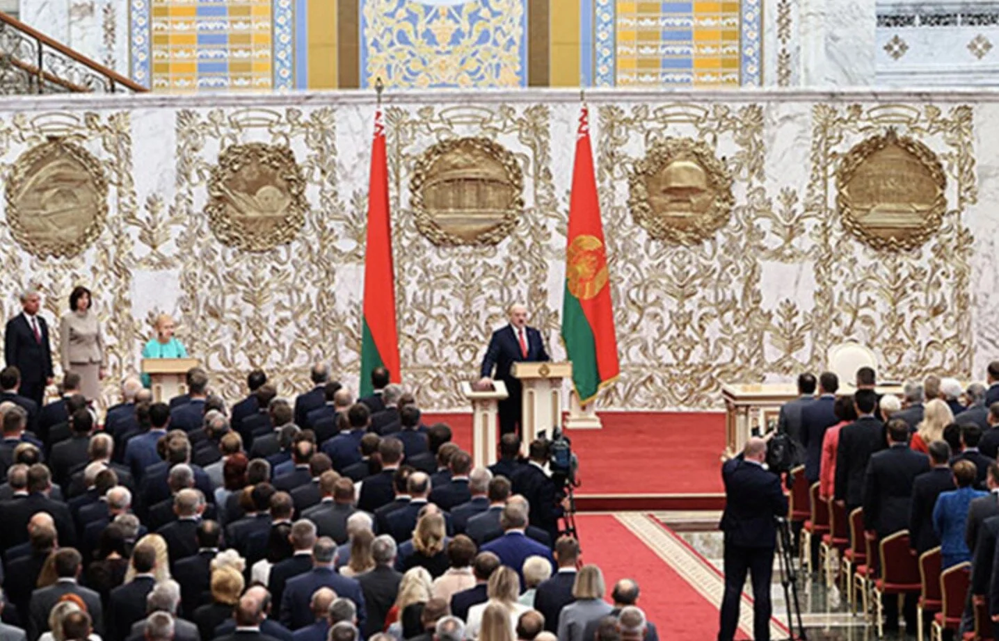 Лукашенко в обстановке секретности и без предупреждения вступил в должность президента Белоруссии