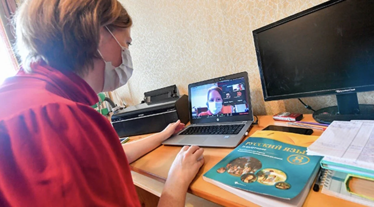 Ситуация в Москве на грани критичной: вслед за родителями на "удаленку" отправят школьников после каникул