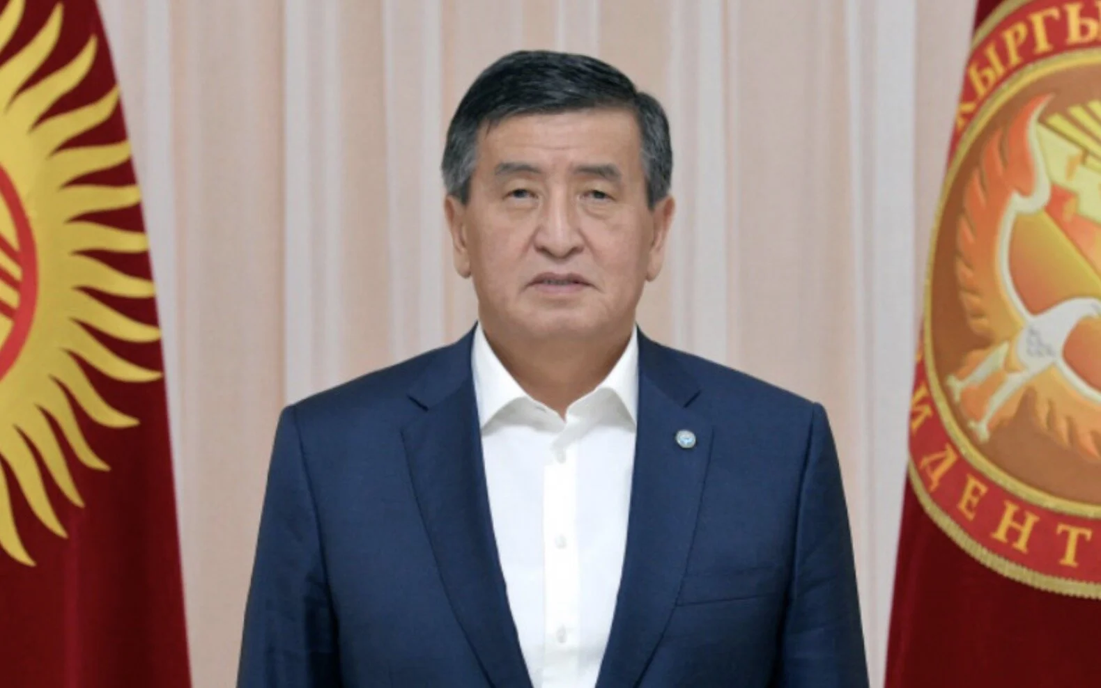 Президент Киргизии Сооронбай Жээнбеков объявил о своей отставке: "Я не держусь за власть"