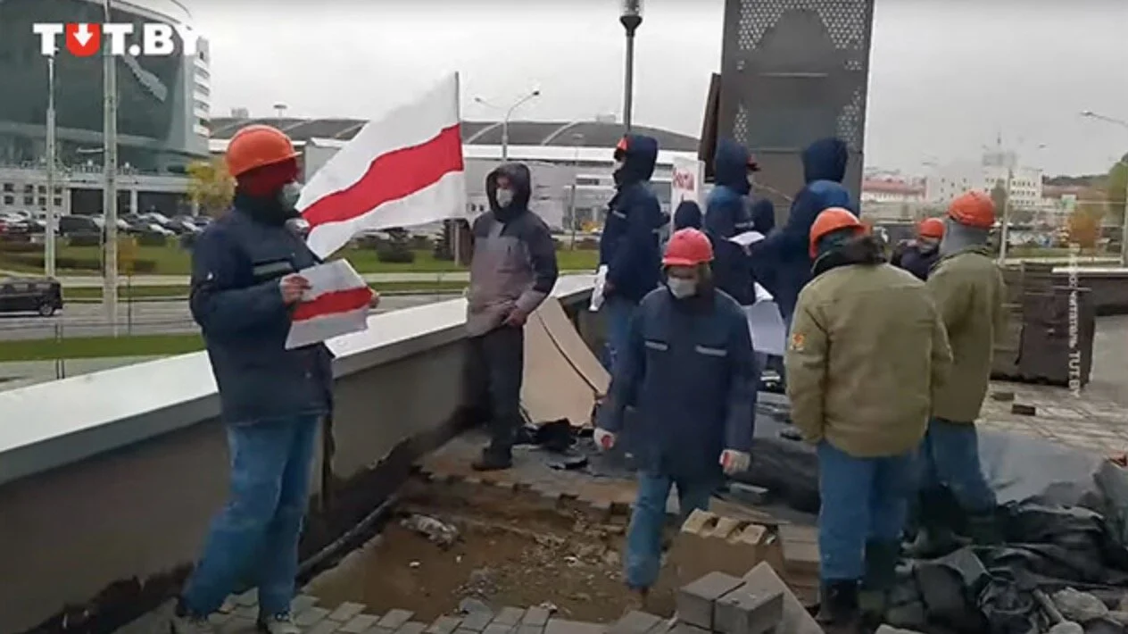 В Белоруссии в первый день объявленной оппозицией общенациональной забастовки начались протесты на крупных заводах и в вузах. ВИДЕО