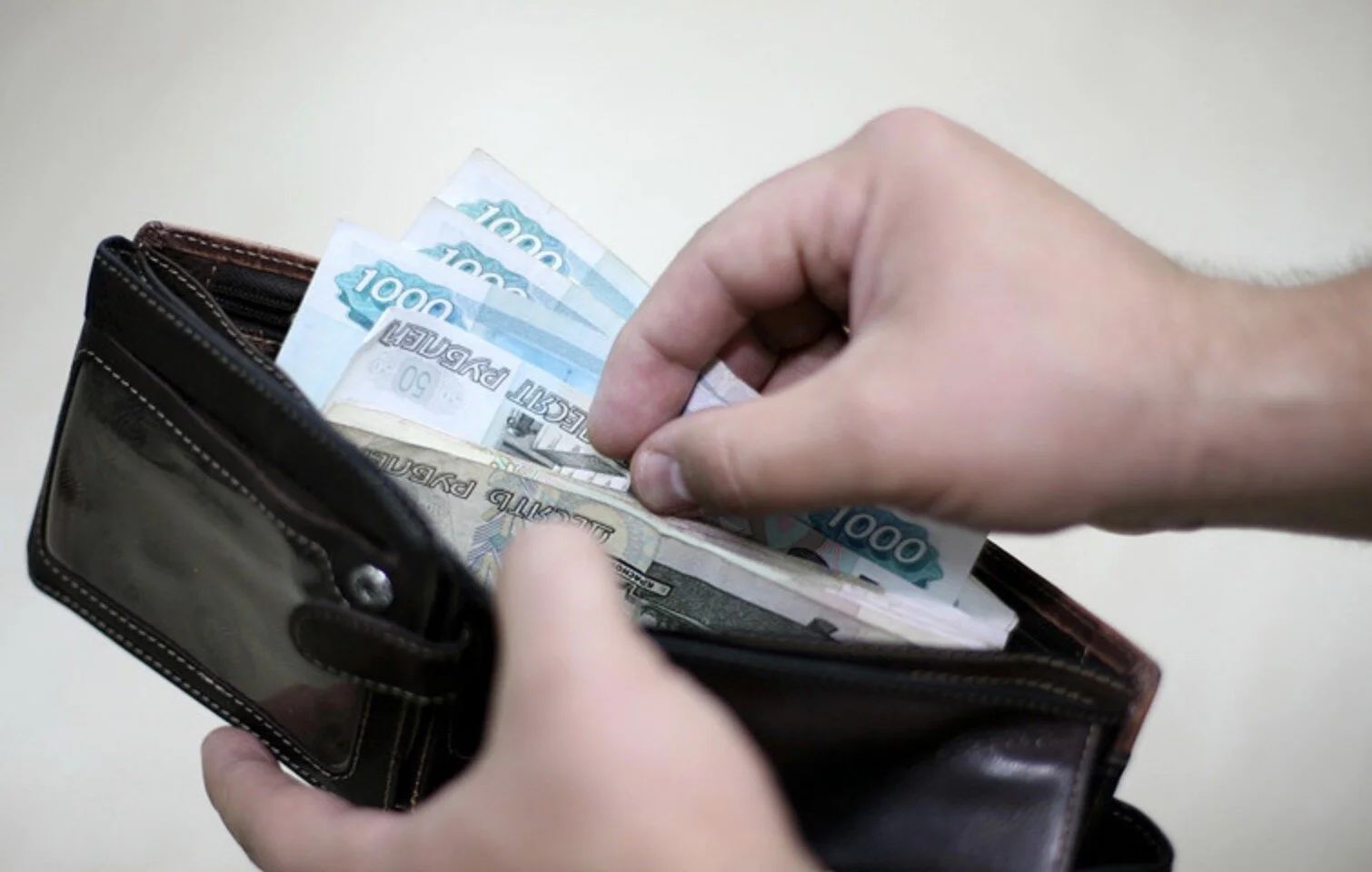 Молодые семьи оказались самыми пострадавшими от коронакризиса: 64% хватает денег только на еду и на одежду