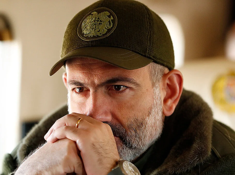 Генштаб Армении потребовал отставки Пашиняна. Он в ответ заявил о попытке военного переворота и позвал сторонников на улицы