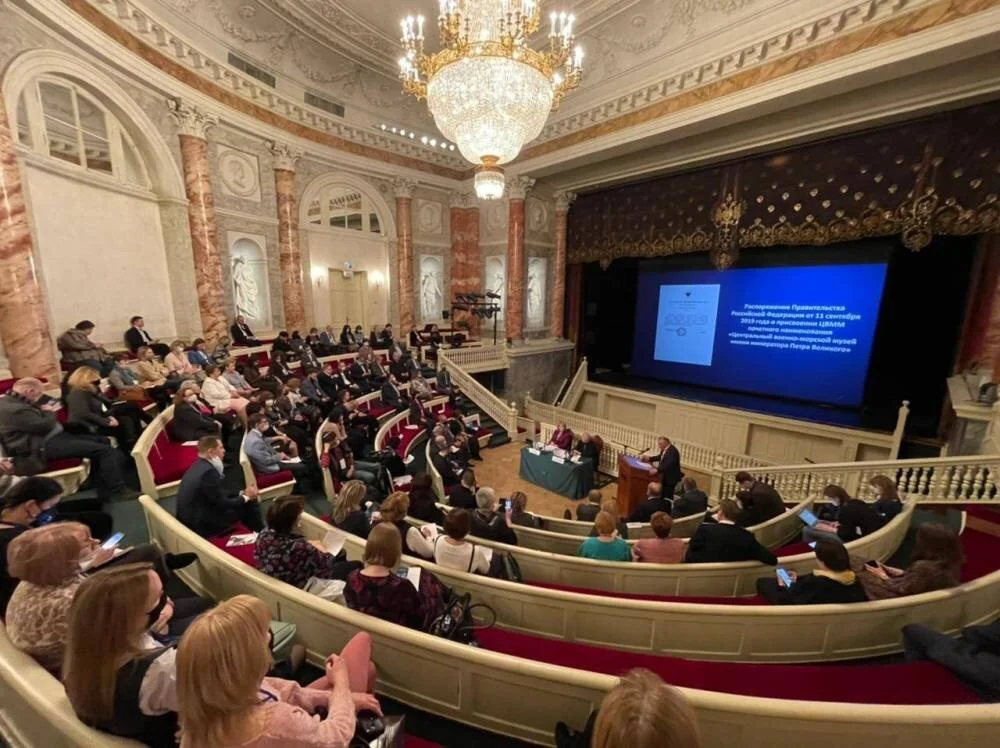 "Объединяющая историческая личность": Алла Манилова и Михаил Пиотровский открыли "петровский марафон"