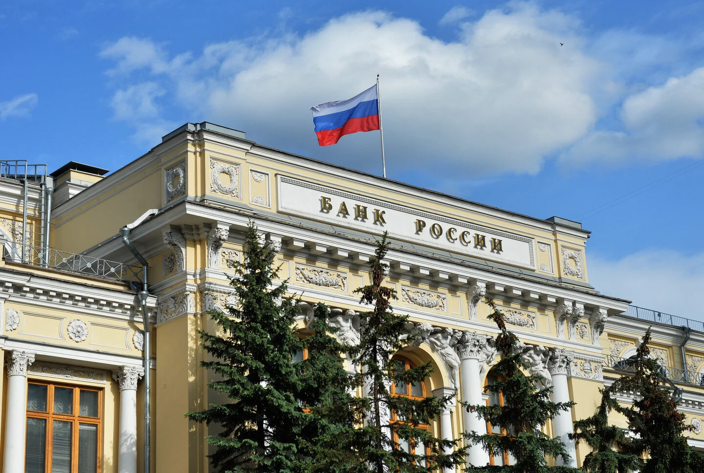 Резкое повышение ключевой ставки: по мнению Банка России, "медлить было нельзя"