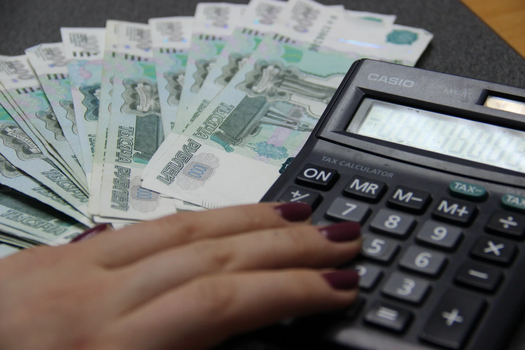 Возникла идея изменения системы выплаты зарплат в России - основное новшество заключается в возможности ее перевода по номеру телефона