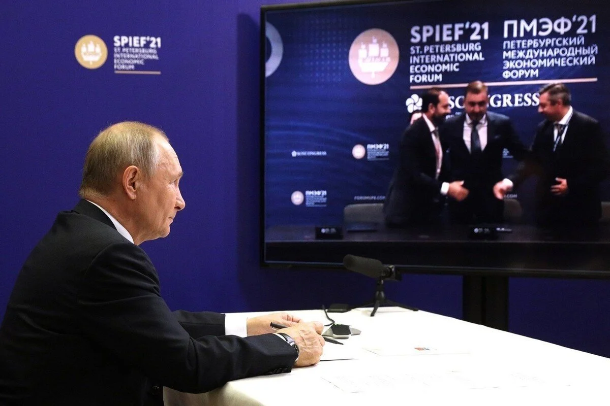 Льготную ипотеку в России решено продлить - соответствующее заявление сделал Владимир Путин в ходе ПМЭФ- 2021