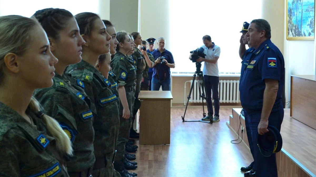 В полку женских профессий прибыло: в России состоялся первый выпуск военных летчиц