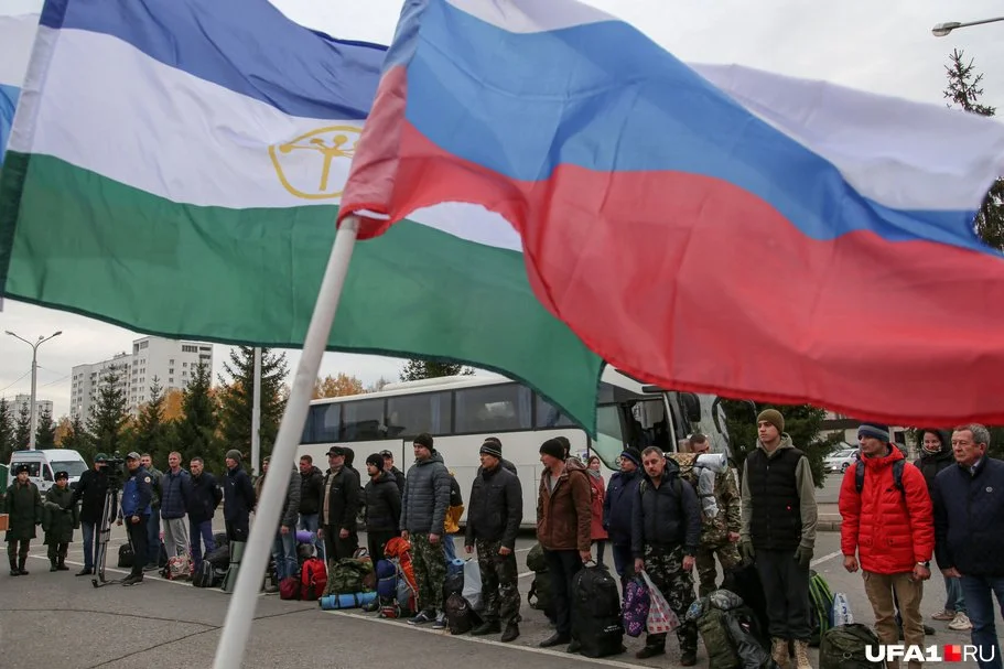 Подписан указ о выплатах мобилизованным и контрактникам — они получат по 195 тысяч рублей