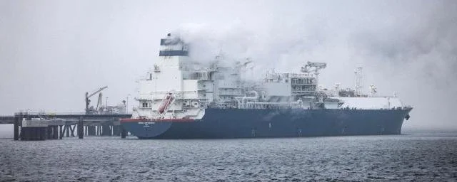 В Германии запущен первый плавучий терминал для приема СПГ
