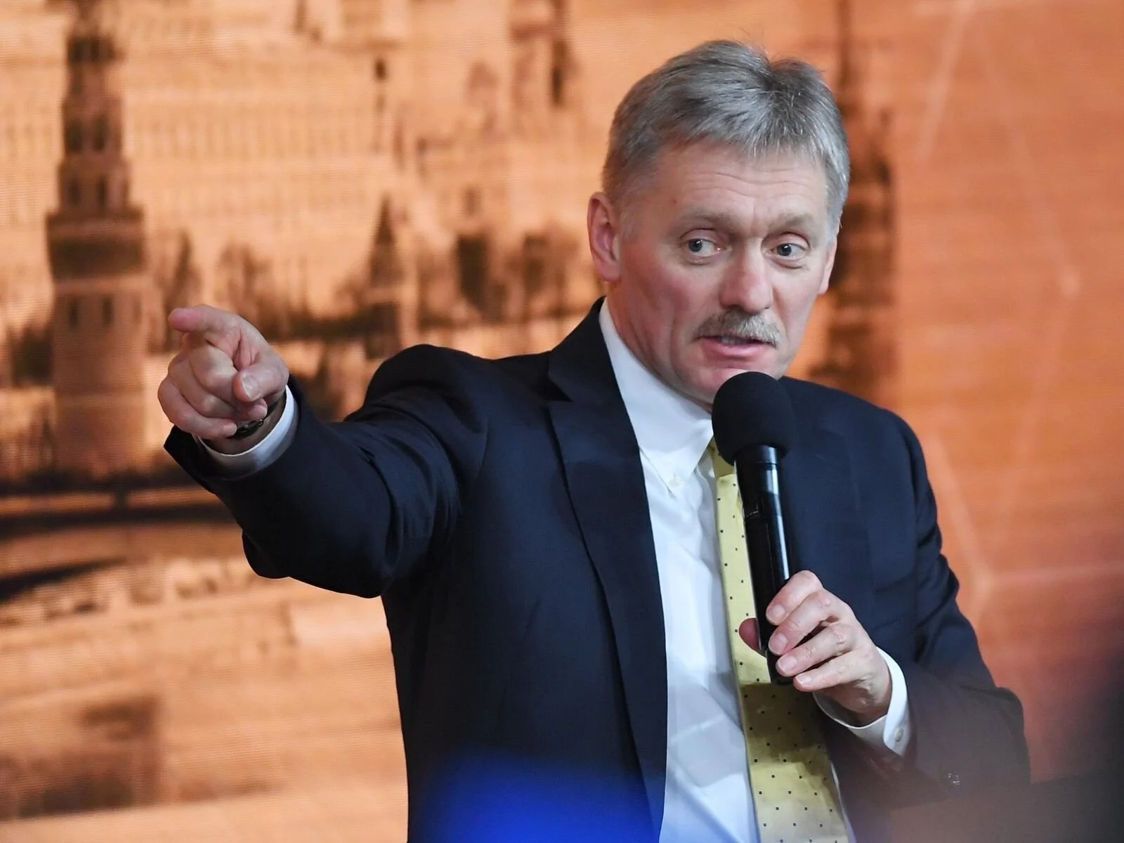 Дмитрий Песков заявил о применении максимума возможностей для регулирования ситуации в Карабахе