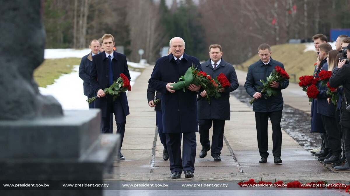 Александр Лукашенко принял участие в мероприятиях по случаю 80-летия уничтожения Хатыни