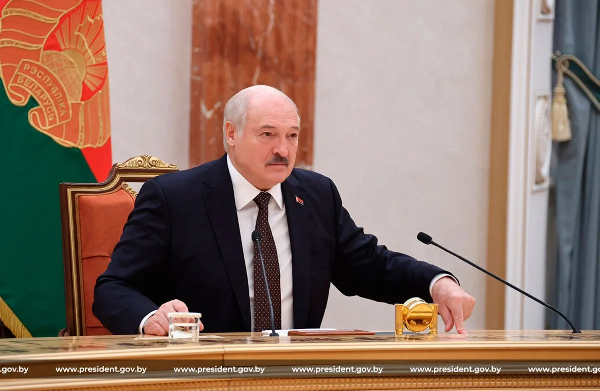 Александр Лукашенко заявил об угрозе "разрыва ткани" мирного времени