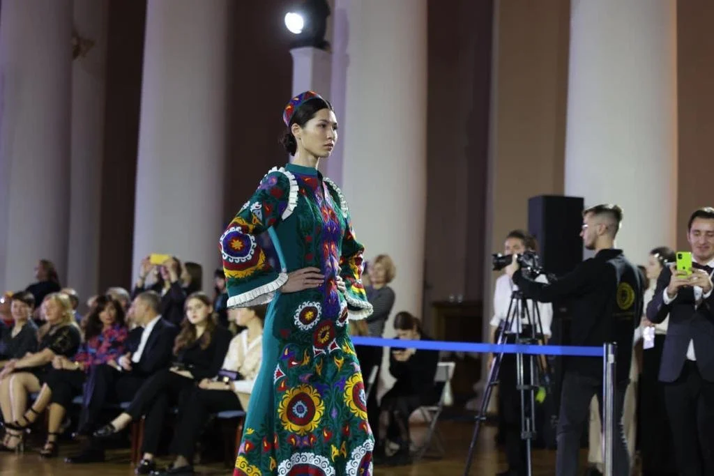 В Санкт-Петербурге начался международный форум "Содружество моды"