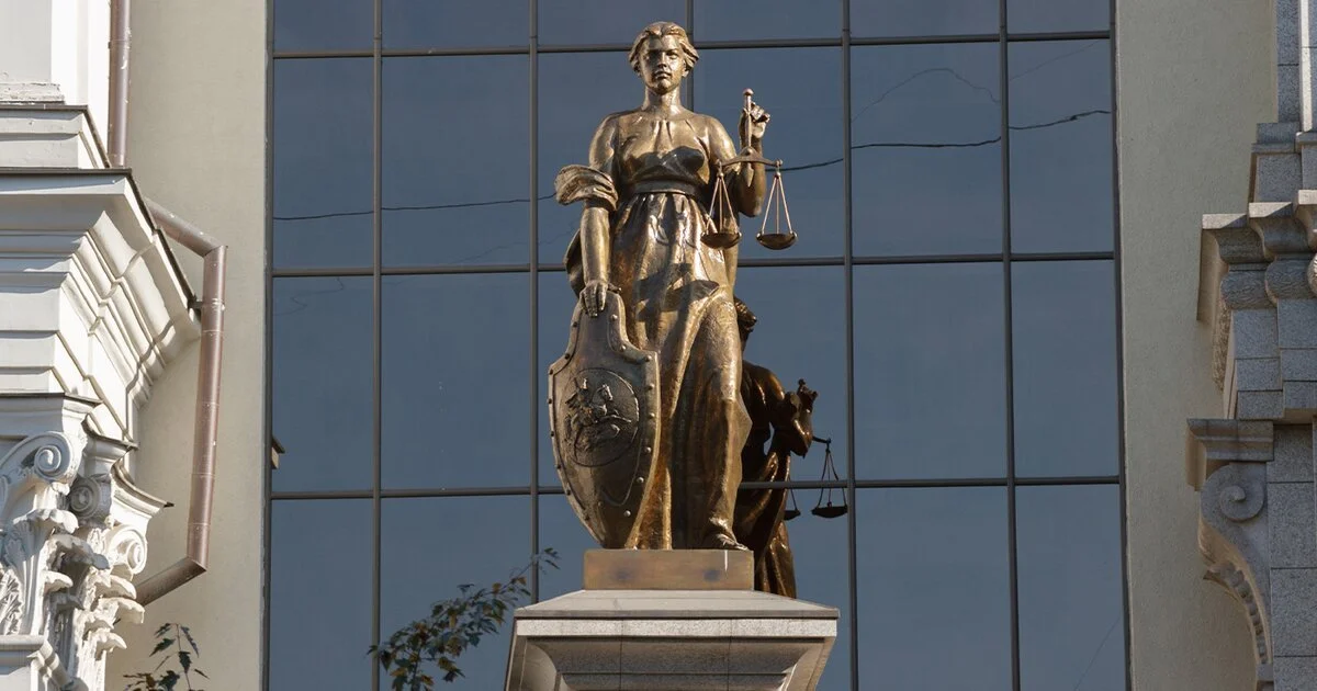 ЛГБТ* отныне является экстремистской организацией в России и запрещена