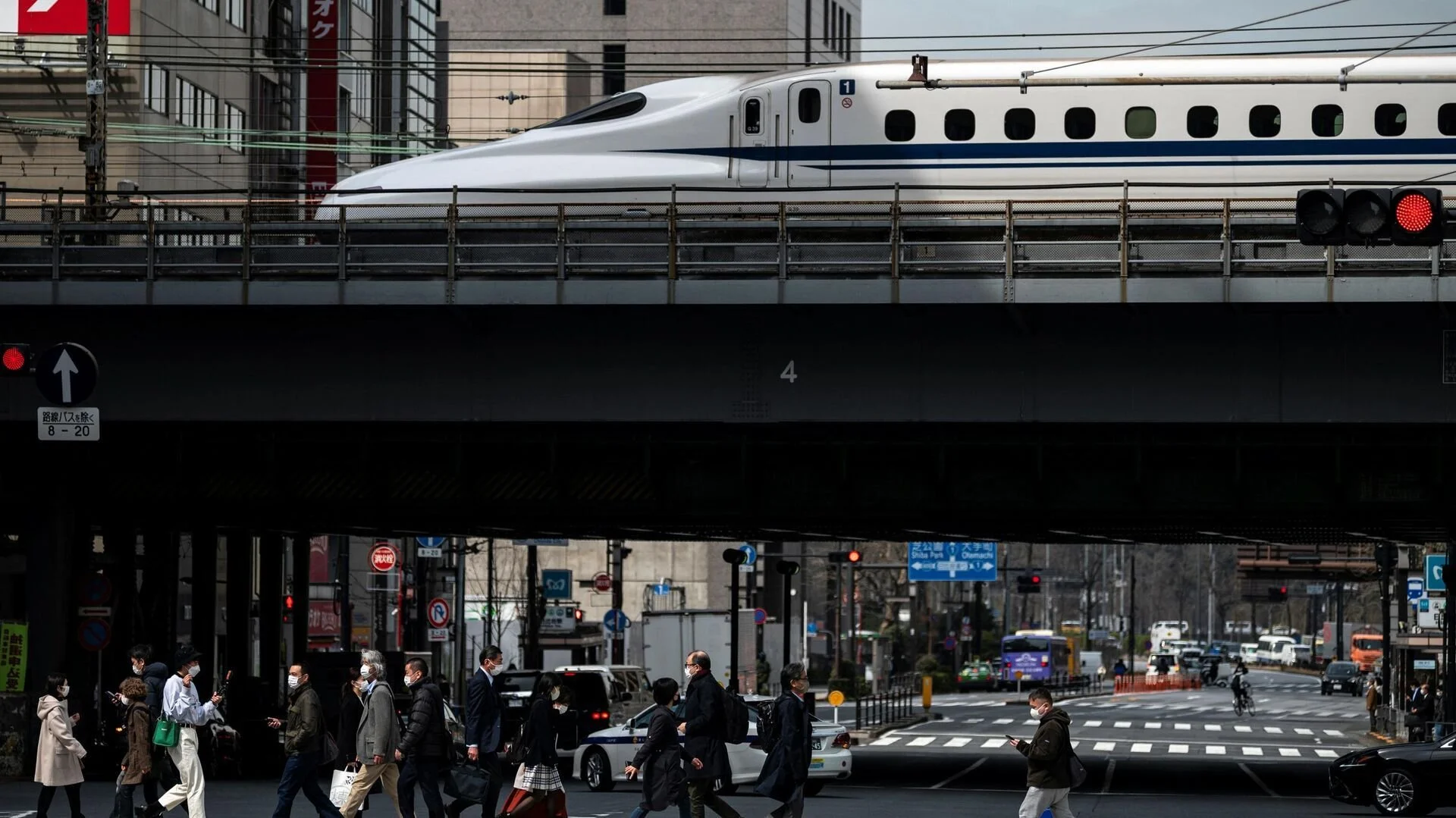 Железнодорожное сообщение в Японии приостановлено — таково следствие землетрясения