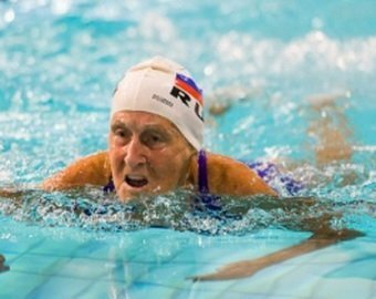 В Канаде 99-летняя пловчиха побила три мировых рекорда