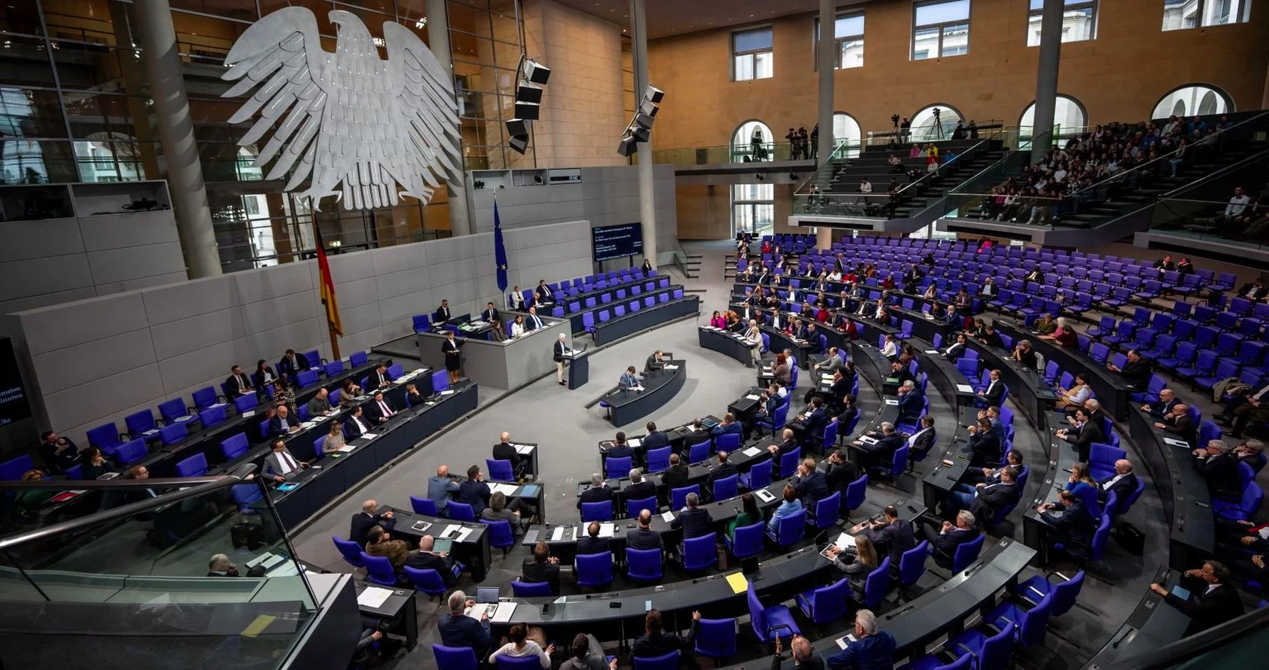 Никак не успокоится "партия войны": немецкий парламент одобрил поставки Киеву дальнобойных ракет