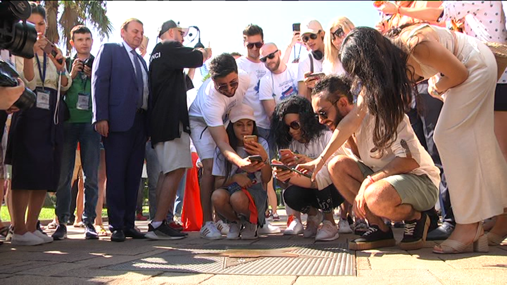 Конкурсанты "Новой волны" провели пресс-конференцию в Сочи