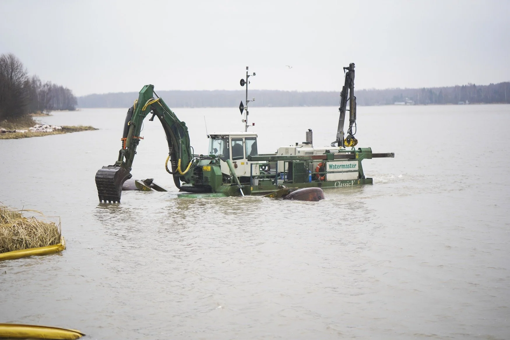 Завершается I этап расчистки акватории Иваньковского водохранилища  в Тверской области