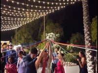 Il Nastro del Destino: Chi Riceverà il Bouquet?