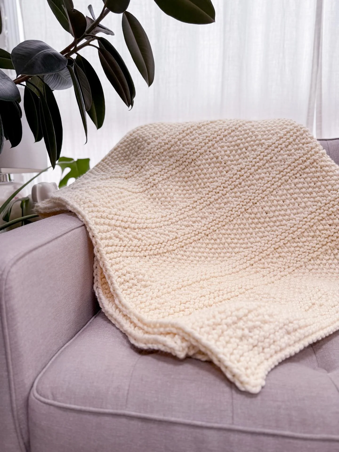 PATTERN DROP: comment &ldquo;SEEDS&rdquo; and I&rsquo;ll send ya a message (with a coupon) 
.
Pattern: #SeedlingBlanket - it&rsquo;s a size 6 super bulky blanket that&rsquo;s written in 3 sizes (baby, small throw and big throw), and it&rsquo;s a mix 