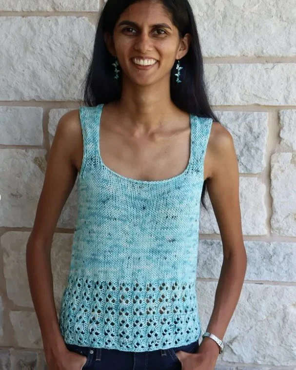 PATTERN OF THE WEEK: the #LittleLaceCrop

🧶 DK weight
📏 3.5&ndash;5.75&rdquo;/9-15 cm of positive eas
✨ beginner lace on the bottom for a cute peekaboo coverage 
🥂 thick straps to cover your bra straps
👯&zwj;♀️ size inclusive: XS-5X (28-62&rdquo;