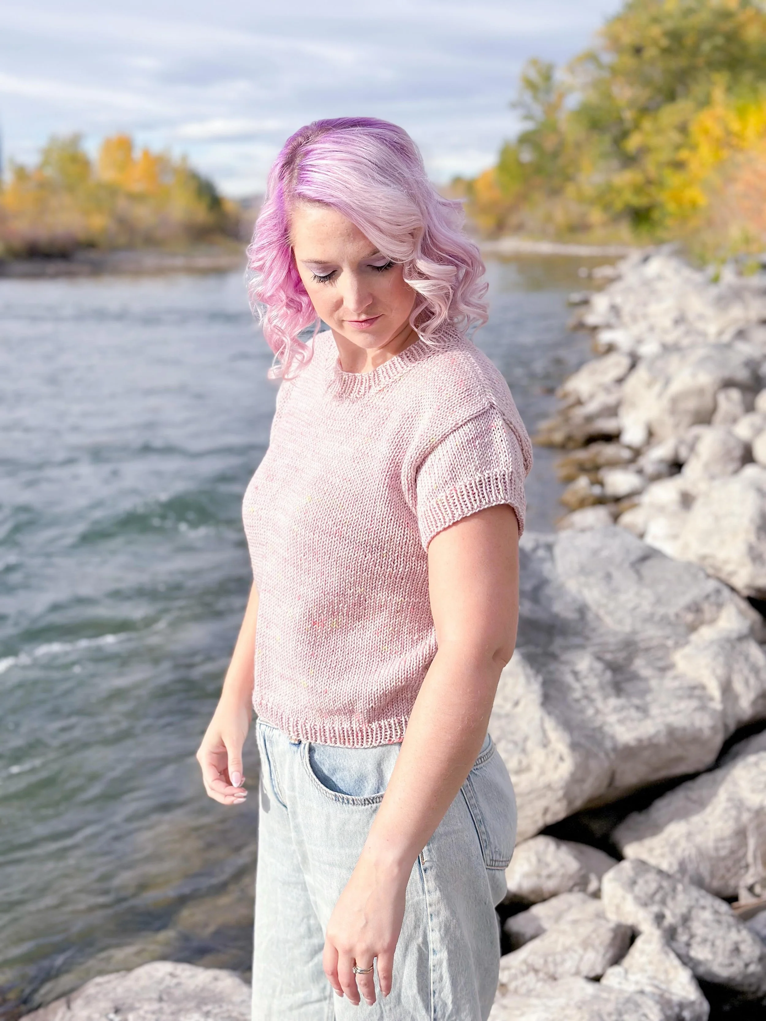 Looking for the perfect *basic* knit tee? 

Comment &ldquo;NEWSLETTER&rdquo; so you don&rsquo;t miss the #LilyCrewneck that is ready for your Rav Libraries on Friday (but you&rsquo;ll see it Thursday!)
.
Pattern: Lily Crewneck
Yarn: Erin from Lily an