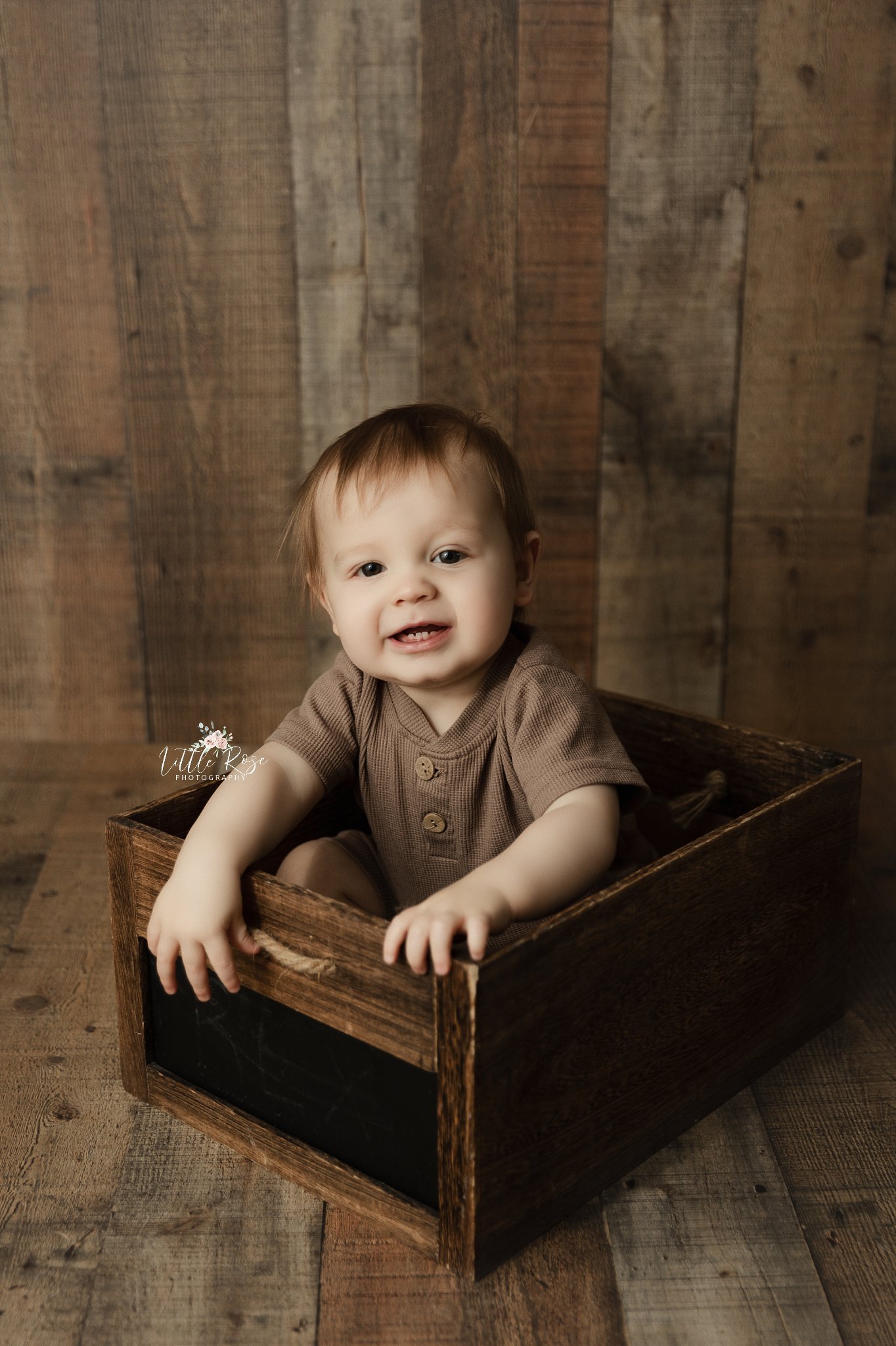 baby_boy_sits_in_brown_crate_wood_backdrop.jpg.jpg