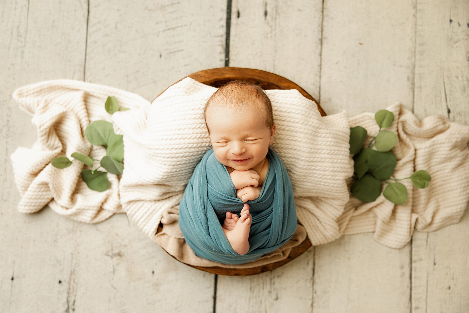newborn_baby_smiles_in_bowl
