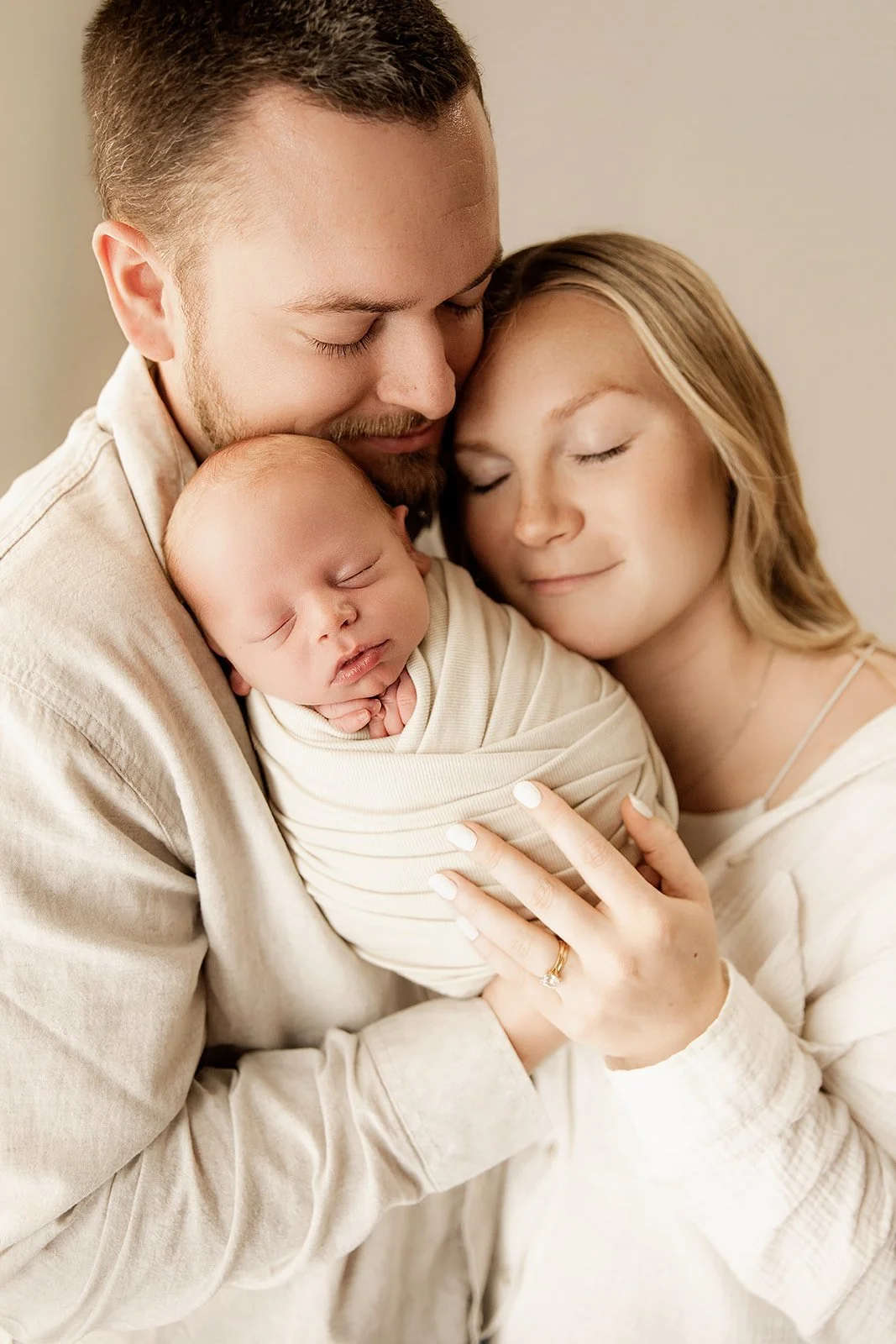 new_parents_pose_with_baby