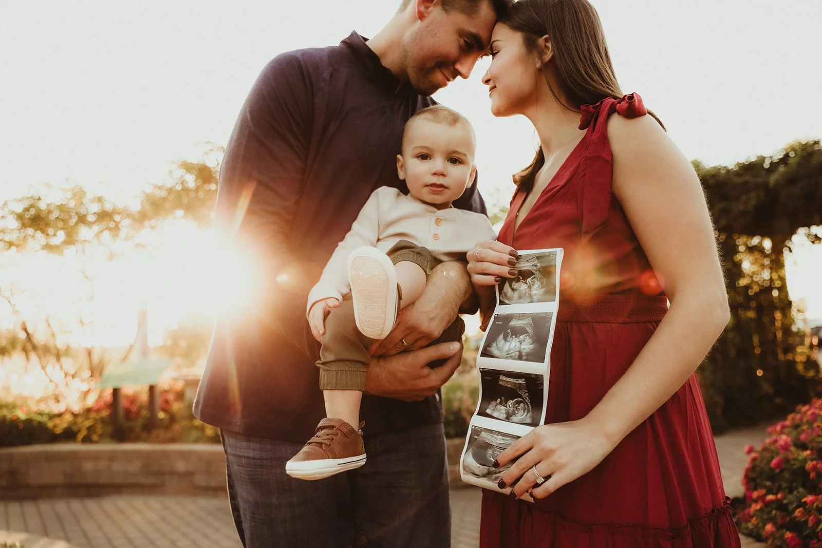 expecting_parents_with_big_brother_ultrasound