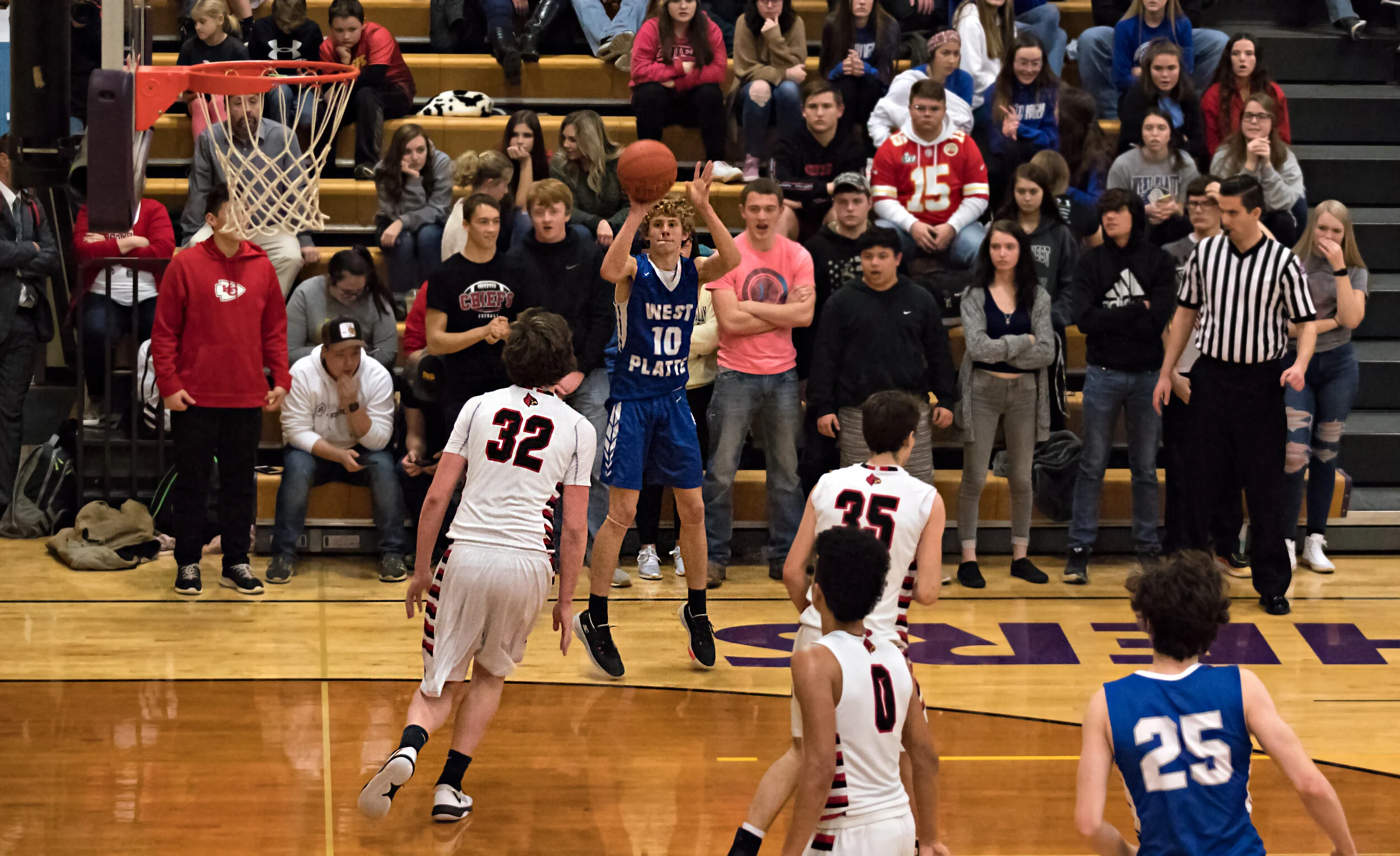 Xavier Reynolds pulls up for 3, while Owen Graham (32) closes out.jpg