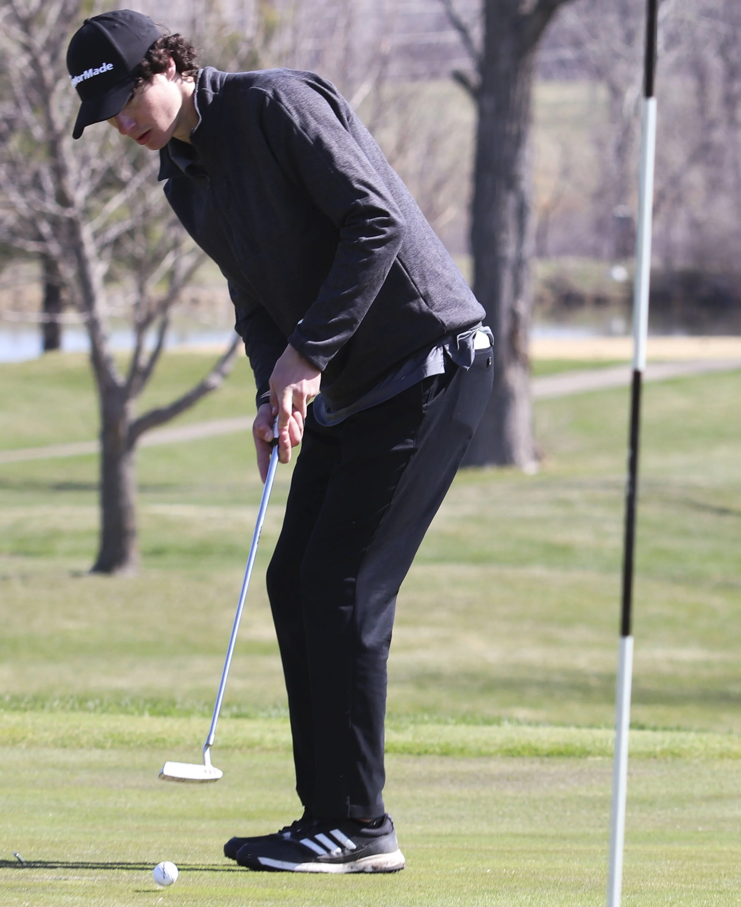 Jackson Gabbert putt.jpg