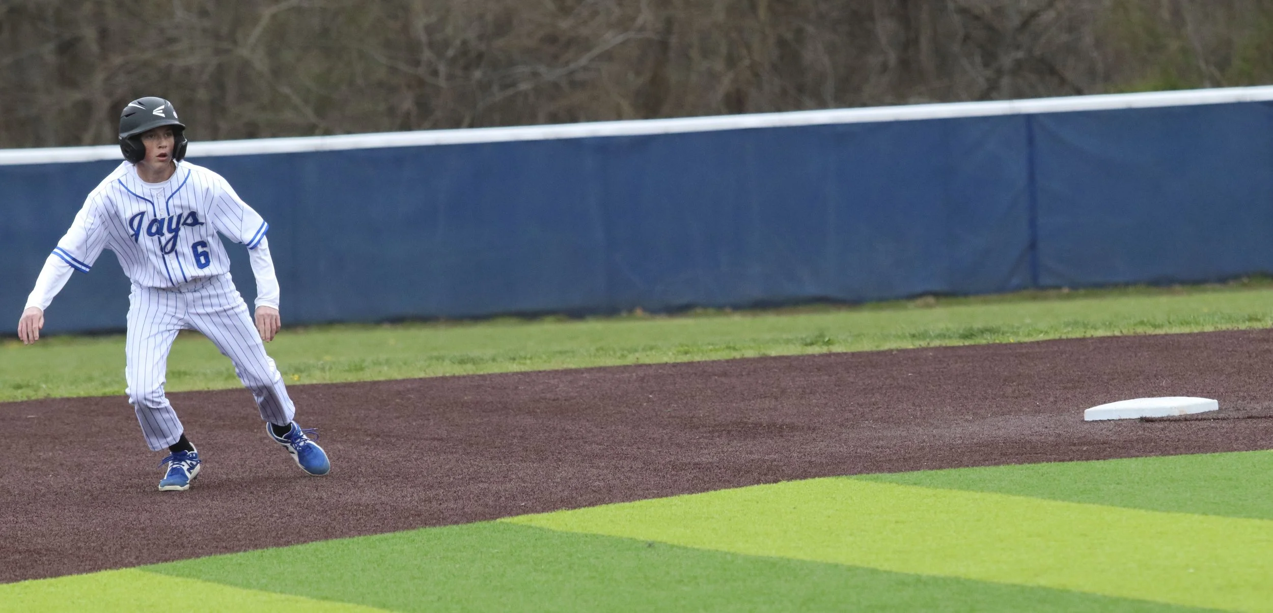 Jaxon Turner leading off second.jpg