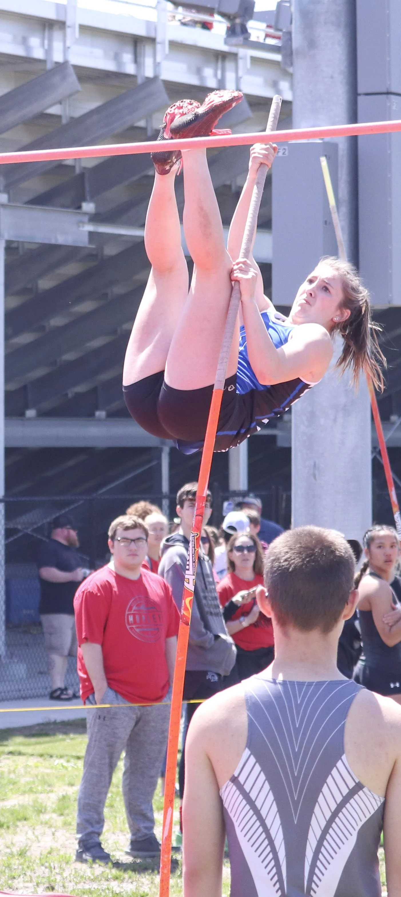 Laura Hill pole vault_2.jpg
