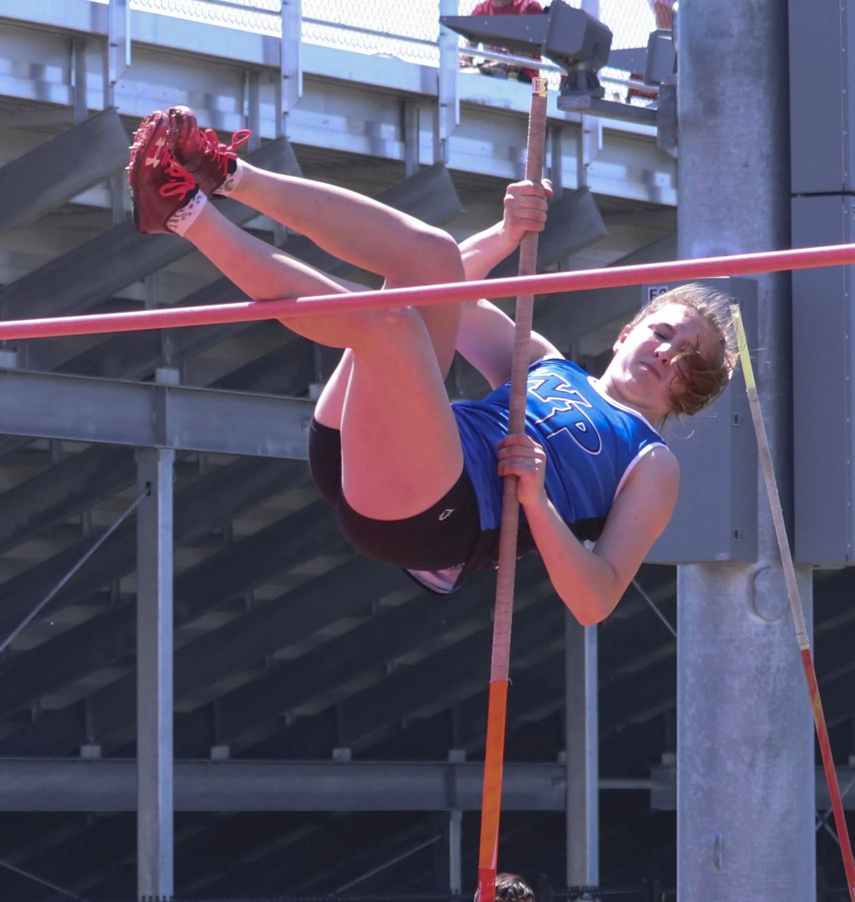 Laura Hill pole vault_3.jpg