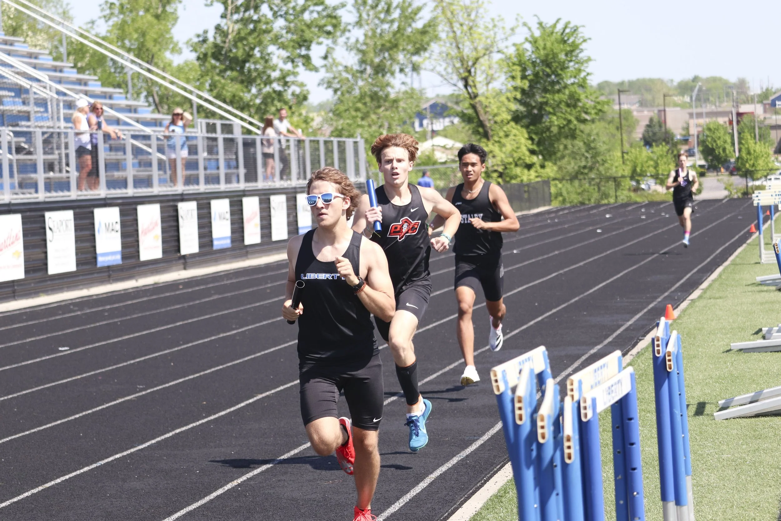 BOys 4x800 second leg.jpg