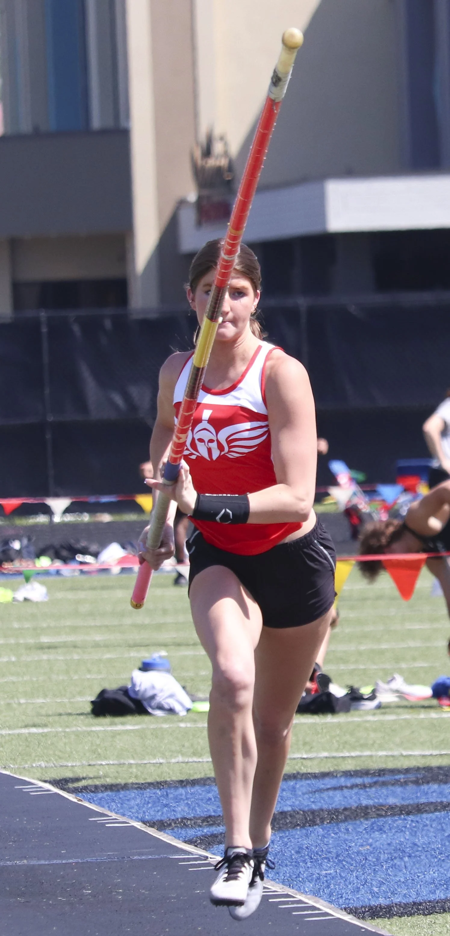Lauren Carpenter pole vault.jpg