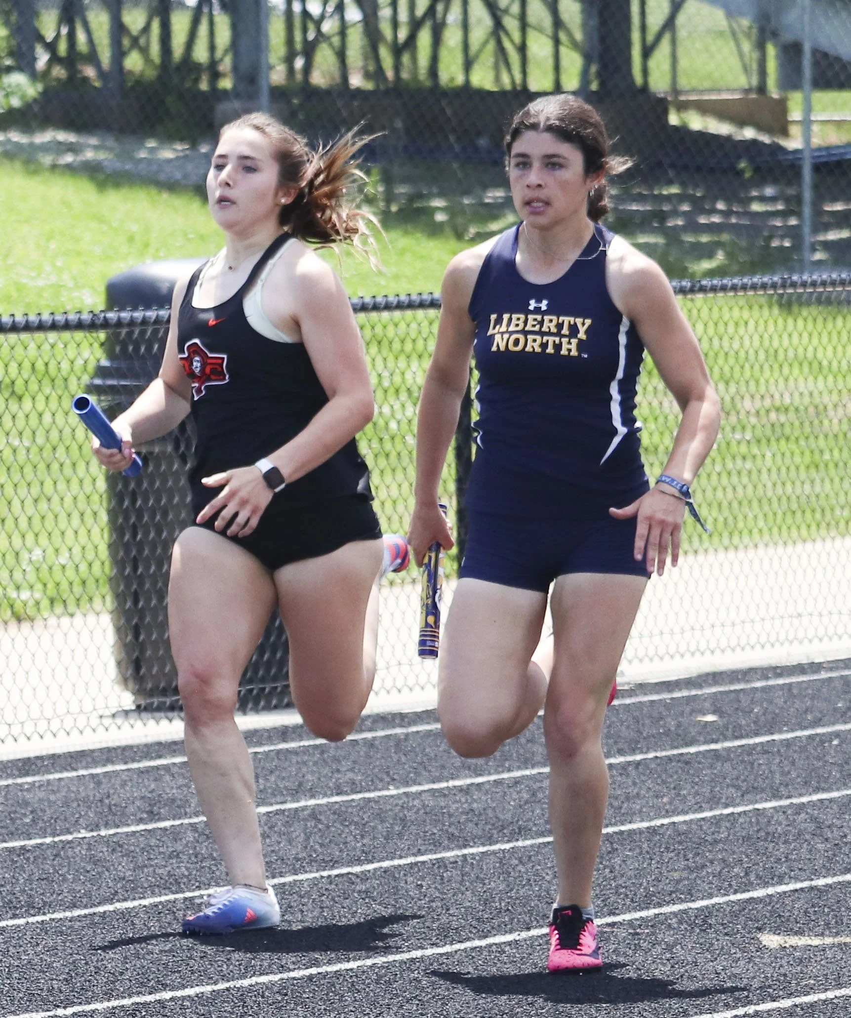 PC girls 4x200 3rd leg.jpg
