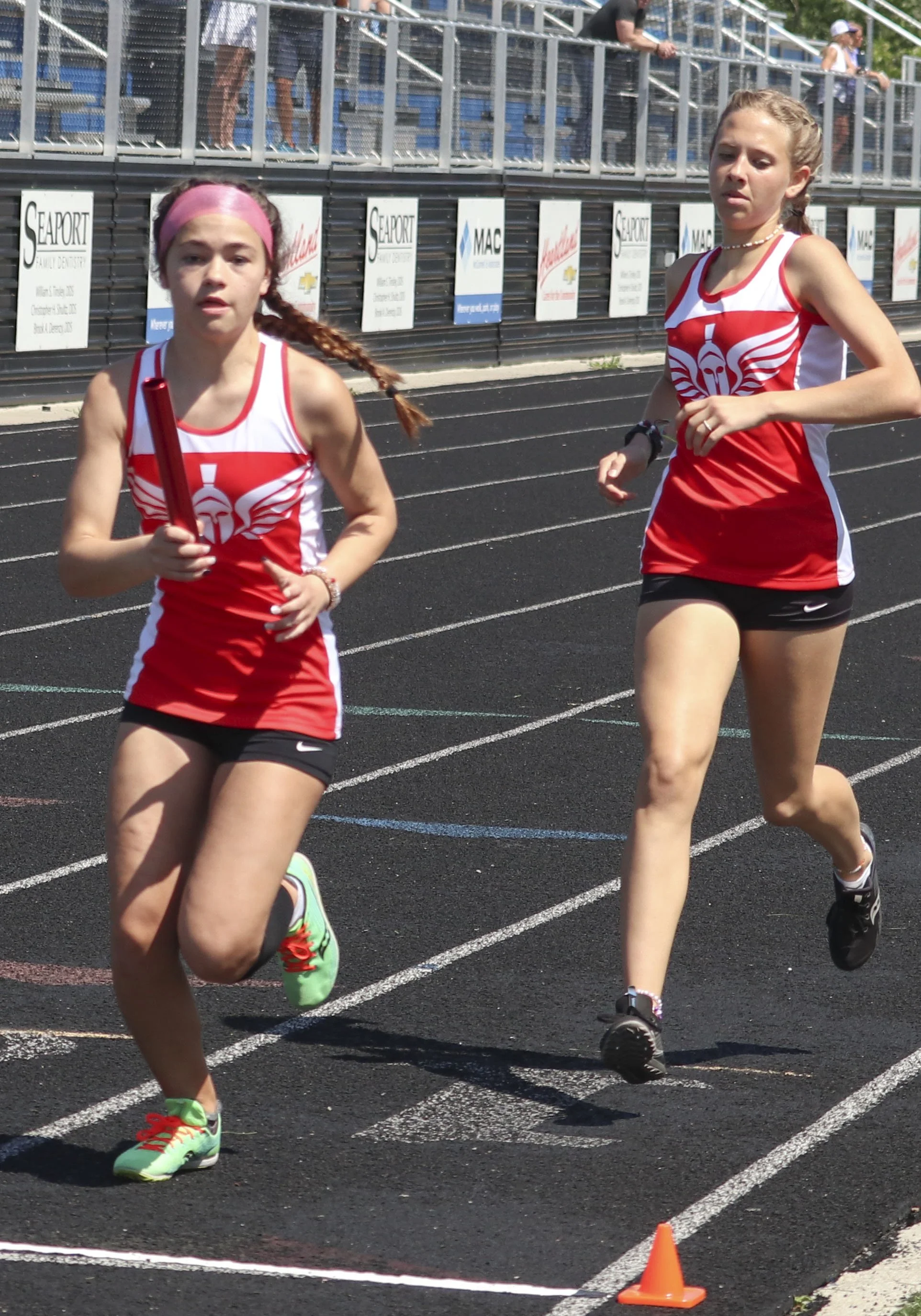 PH Girls 4x800 relay 2nd to 3rd leg.jpg
