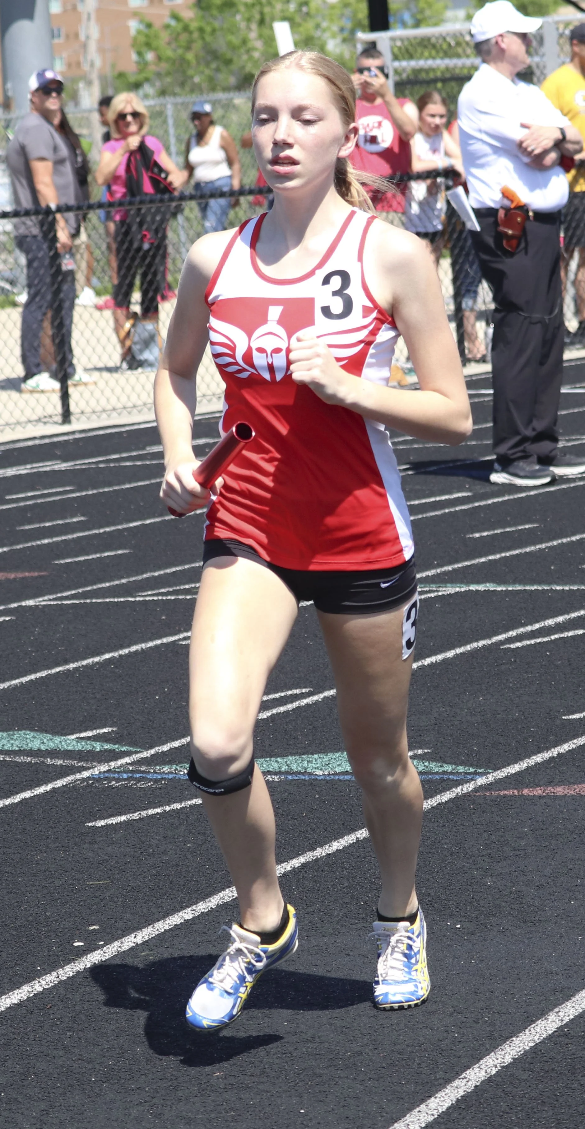 PH Girls 4x800 relay anchor Gerdes.jpg