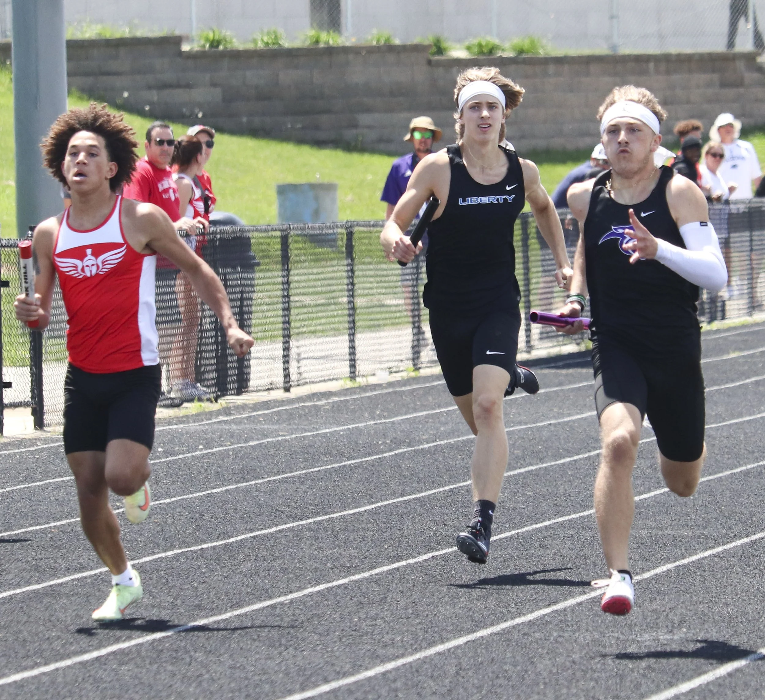 PH_PHS boys 4x200 3rd leg.jpg