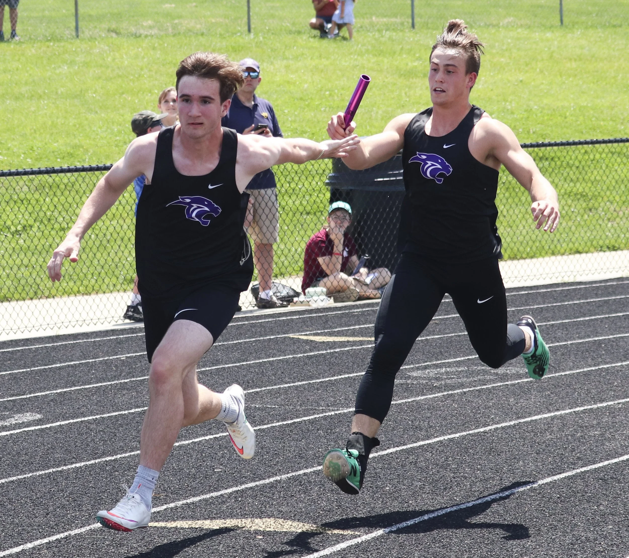PHS boys 4x200 lead leg to 2nd_1.jpg