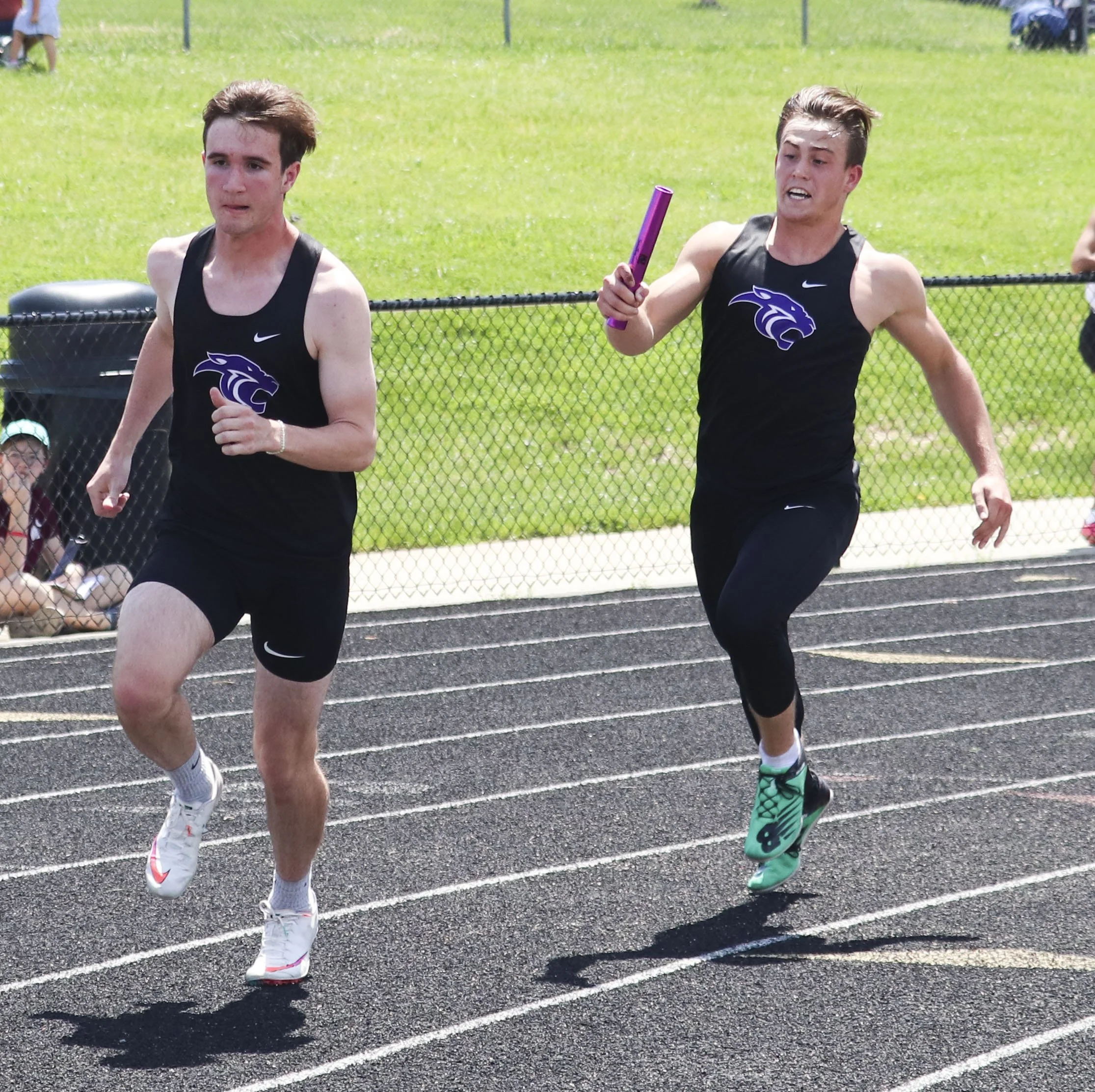 PHS boys 4x200 lead leg to 2nd.jpg