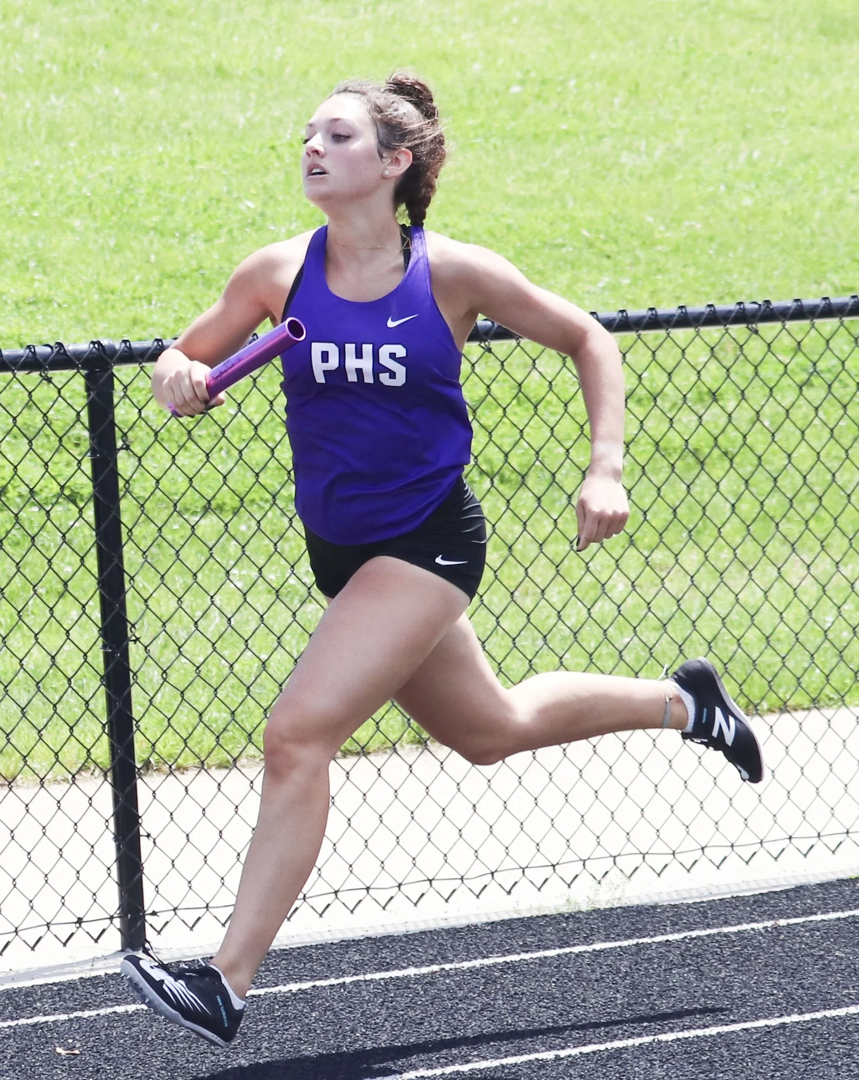 PHS girls 4x200 3rd leg .jpg