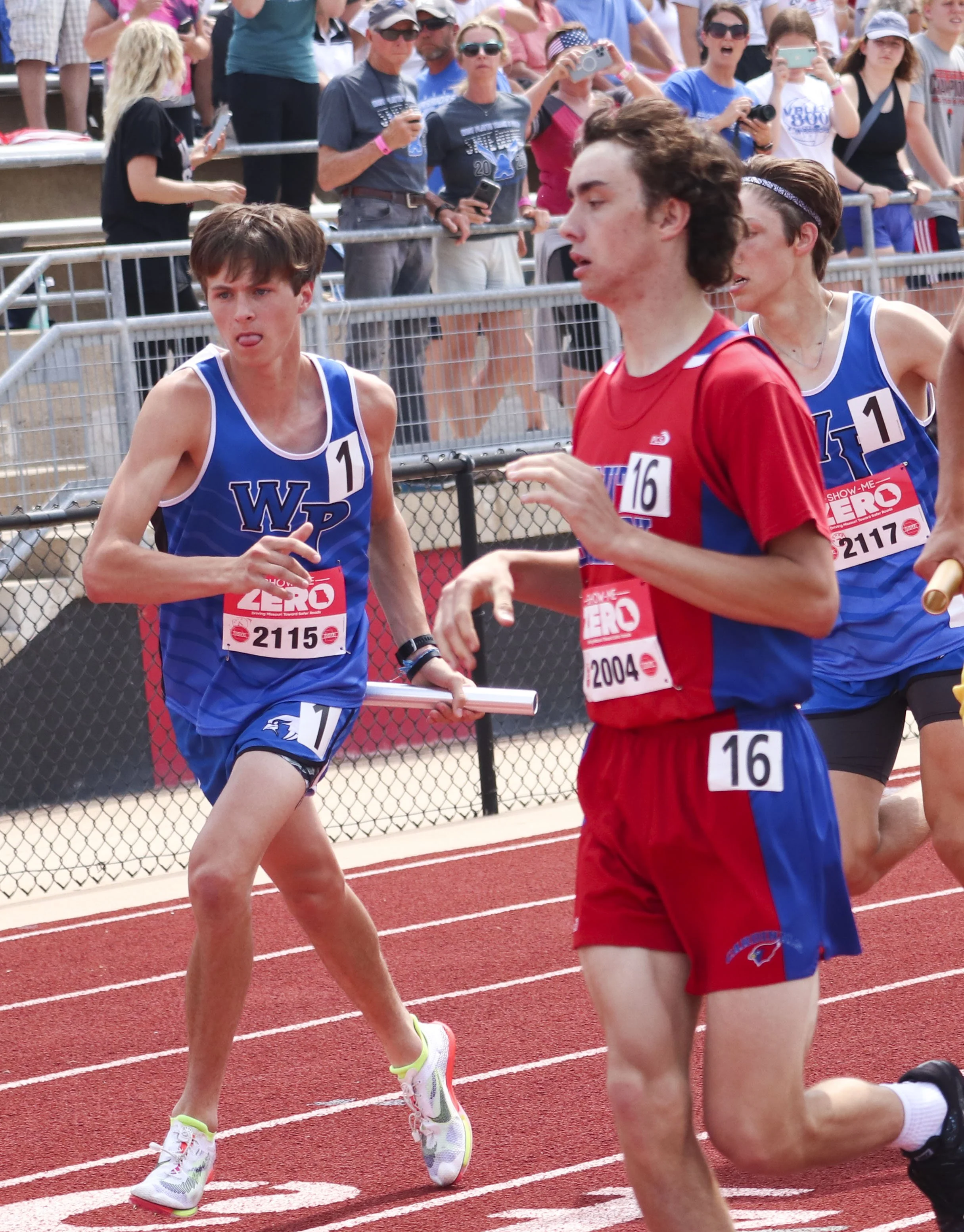 4x800 boys - Tristan Newkirk ton Kinslow.jpg